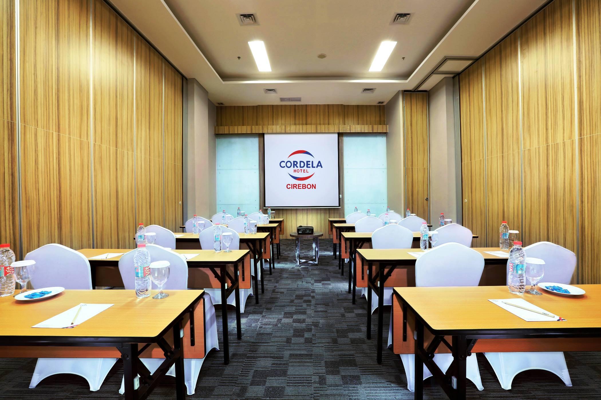 Cordela Hotel Cirebon Exterior photo