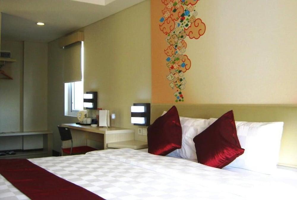 Cordela Hotel Cirebon Exterior photo